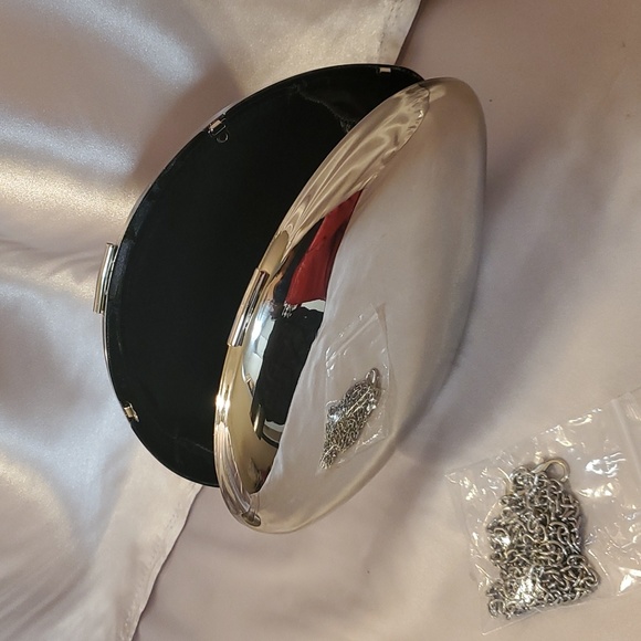Silver Designer Style Metallic Oval Shaped Clutch Bag - Picture 6 of 8